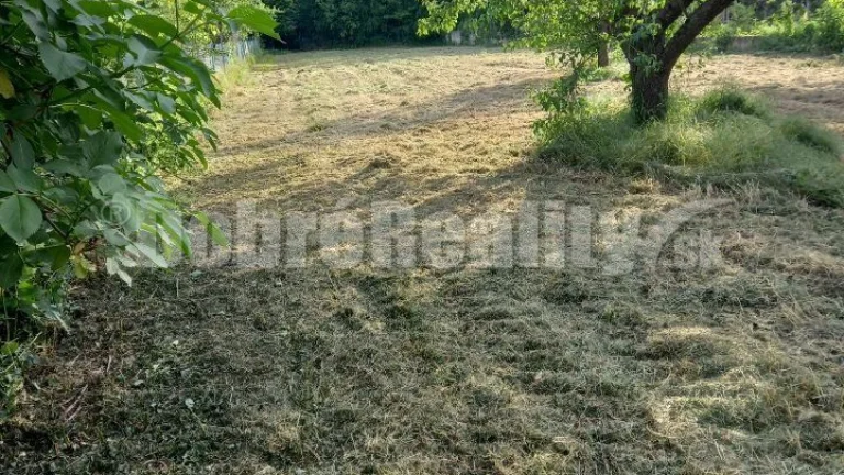 Slnečný pozemok 2158m2 vyhľadávaná lokalita