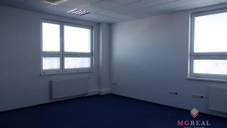 Menšie kancelárie, 25m2, 26m2, 28m2, so zázemím, výborná pol