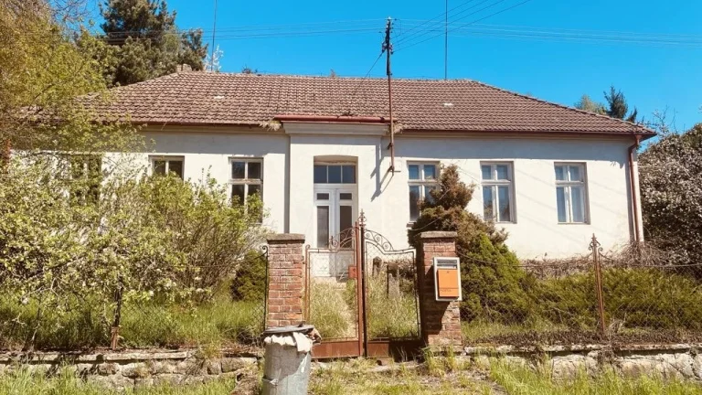 Pronájem objektu bývalé školy s rozlehlým pozemkem – obec Ša