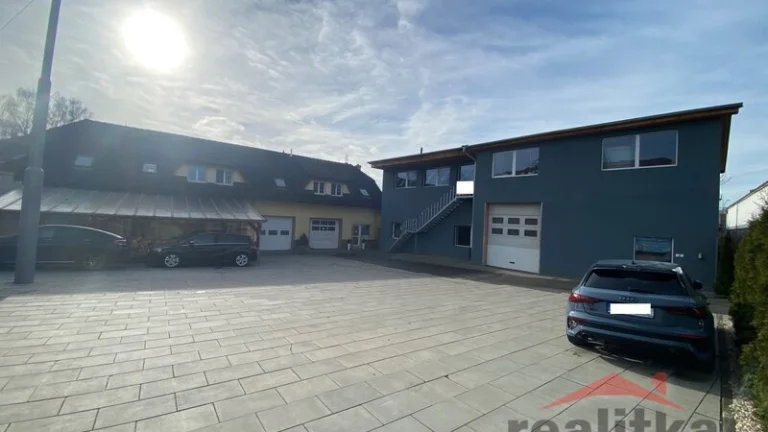 Prodej průmyslového areálu s halou a rodinným domem, Krnovsk