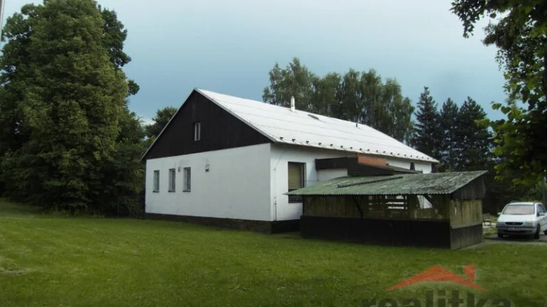 Prodej budovy 4+1 s velkým pozemkem, Křišťanovice