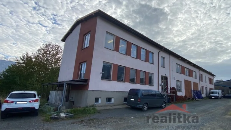Prodej budovy se skladovacími, výrobními a obchodními prosto