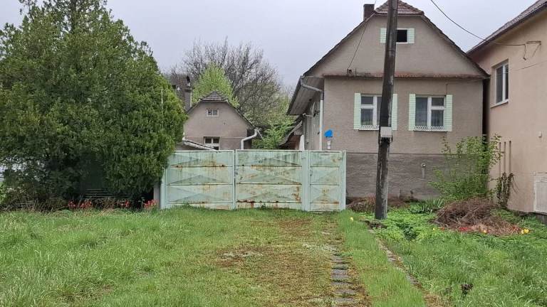 Predaj rodinný dom Hradište pod Vrátnom s pozemkom -Senica