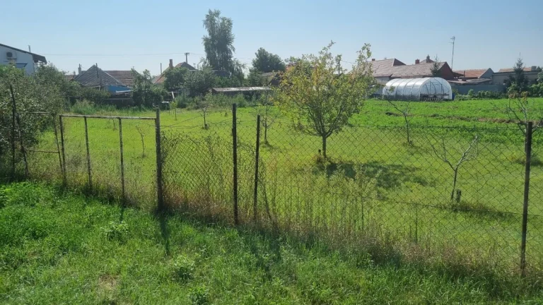 Znížená cena - Hurbanovo - stavebný pozemok - 450m2