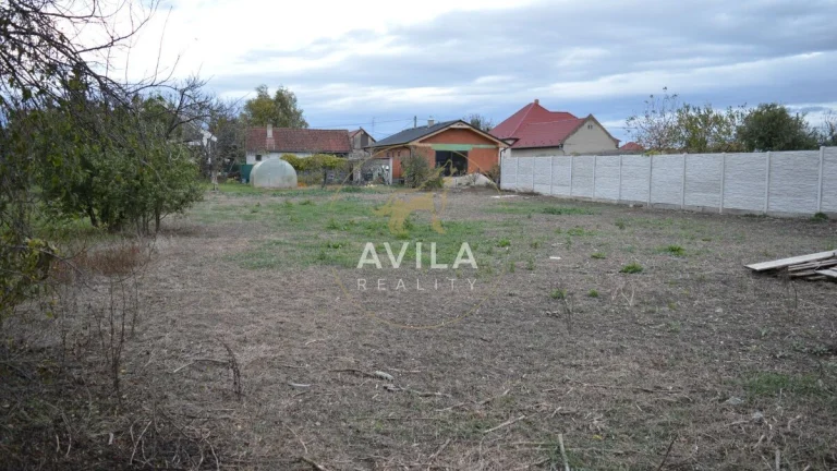 NA PREDAJ: zaujímavý stavebný pozemok 898m2 - Mostová