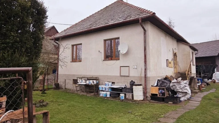 Rodinný dom s 3125 m pozemkom Sklené