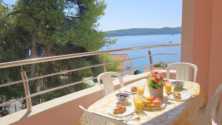☀Ciovo(HR)-Kompletne zariadený 2 izbový apartmán s výhľadom