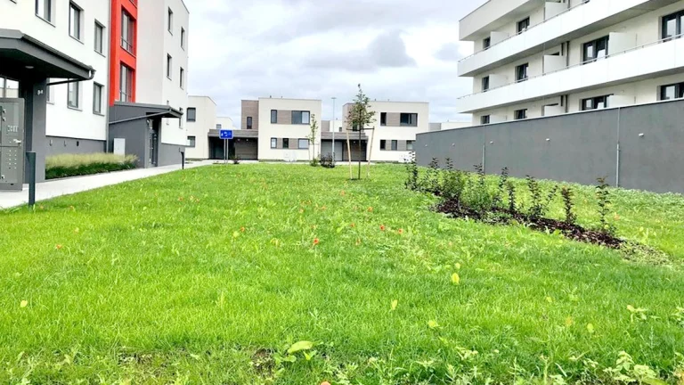 PRODEJ KRYTÉHO GARÁŽOVÉHO STÁNÍ - SLAVKOV u BRNA