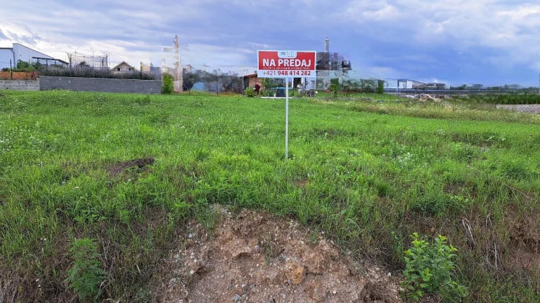 Predáme krásny pozemok s IS v Nitre časť P. Háje