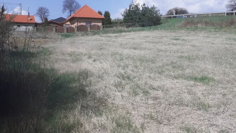 Exkluzívne ponúkame na predaj pozemok v obci Hôrka pri Popra