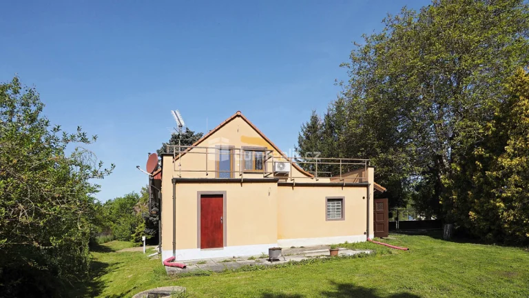 Rodinný dům 4+1 s garáží, terasou, studnou