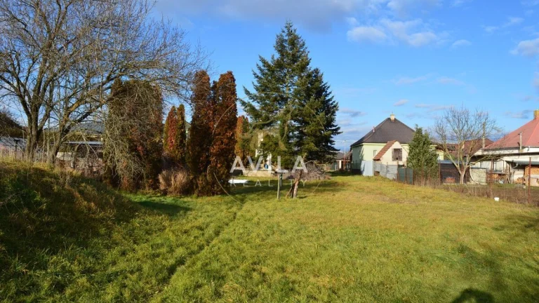 NA PREDAJ: 2 stavebné pozemky 728m2 a 1761m2 (celkom 2489m2)