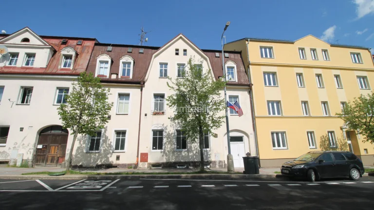 Pěkný udržovaný byt 2+1 v prvním patře cihlového domu v Aši