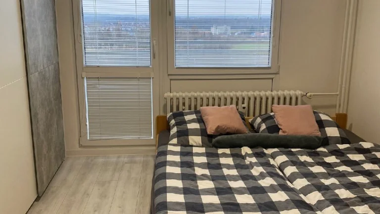 Pronájem bytu 1 KK s velkou lodžií. Nové město n Metují