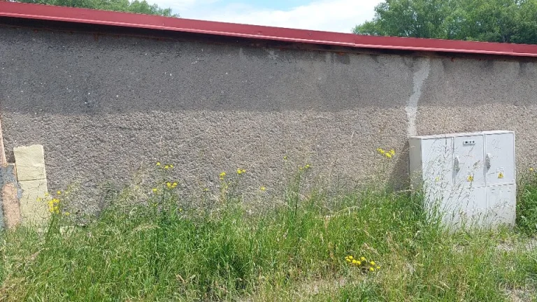 Prodám 2 garáže vedle sebe. Osobní vlastnictví.