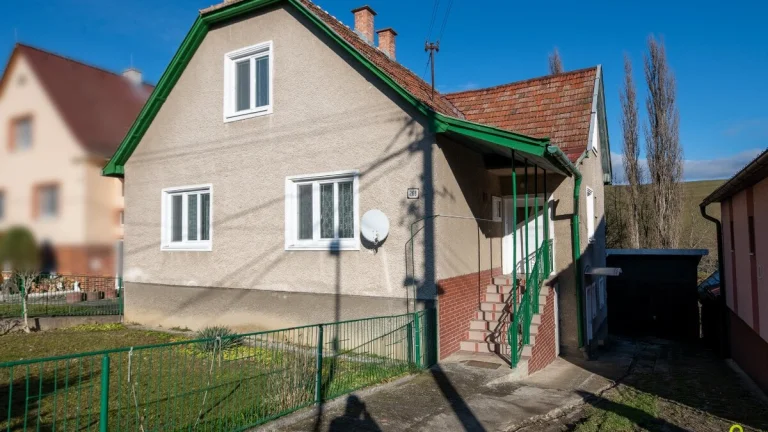 REZERVOVANÉ - 5 IZBOVÝ RODINNÝ DOM V OPATOVCIACH NAD NITROU