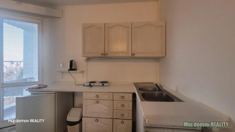 Byt k pronájmu ve vile s bazénem, 1+kk, 33m, balkon 1,5m2,