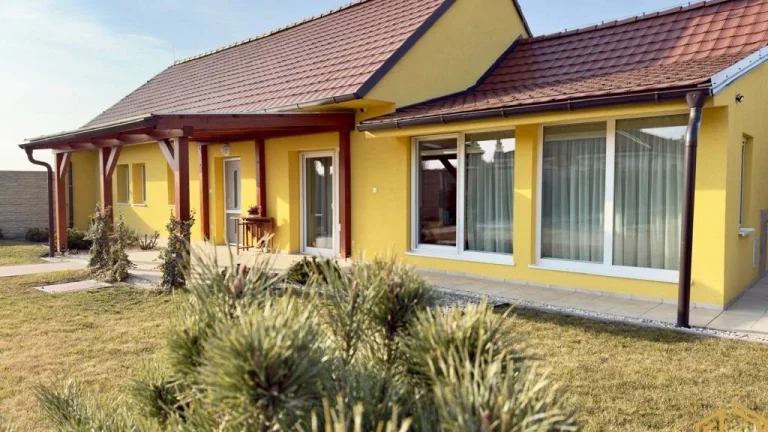 ROD. DOM s TERASOU, POZEMOK 860 m2, BORSKÝ MIKULÁŠ