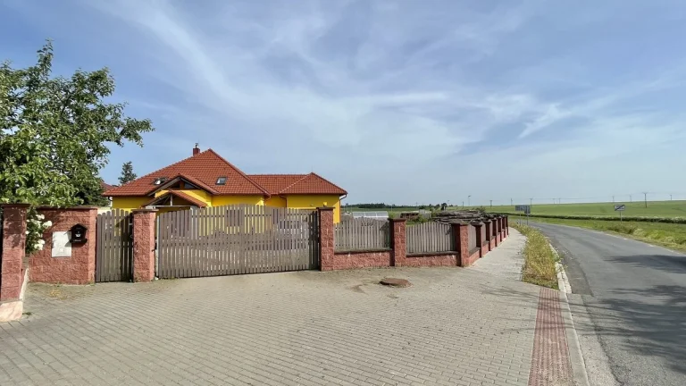 Prodej krásného rodinného domu 369 m2 s pozemkem 2270 m2