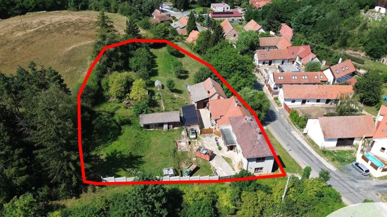 Prodej rodinného dvojdomu v obci Vitice s pozemkem 3516 m²