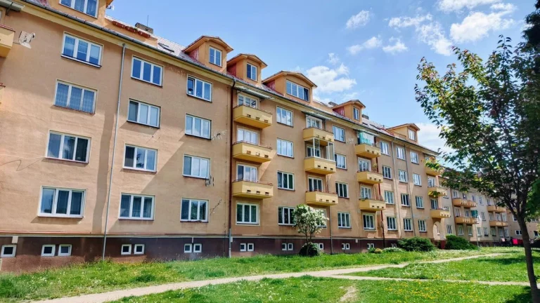 Pronájem podkrovního bytu 2kk v Sezimově Ústí