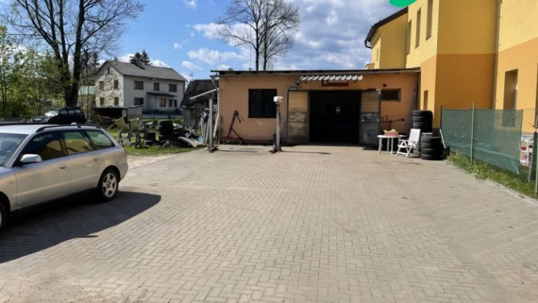 Komerční budova se stavebním pozemkem - Jeseník