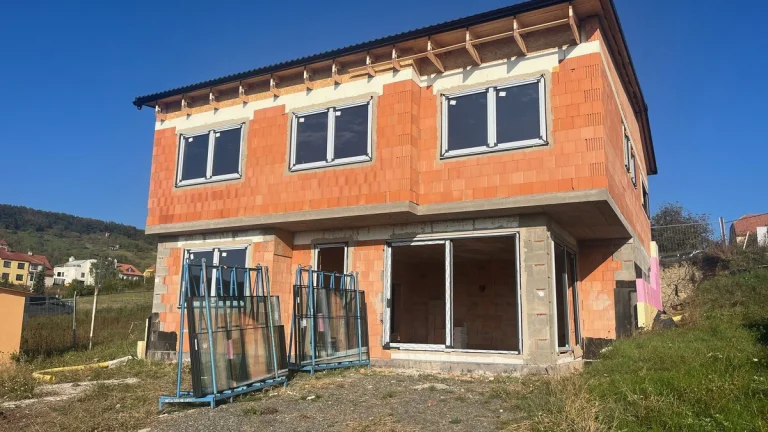 Prodej stavby rodinného domu 5+kk ( 227 m2) s garáží, Viničn