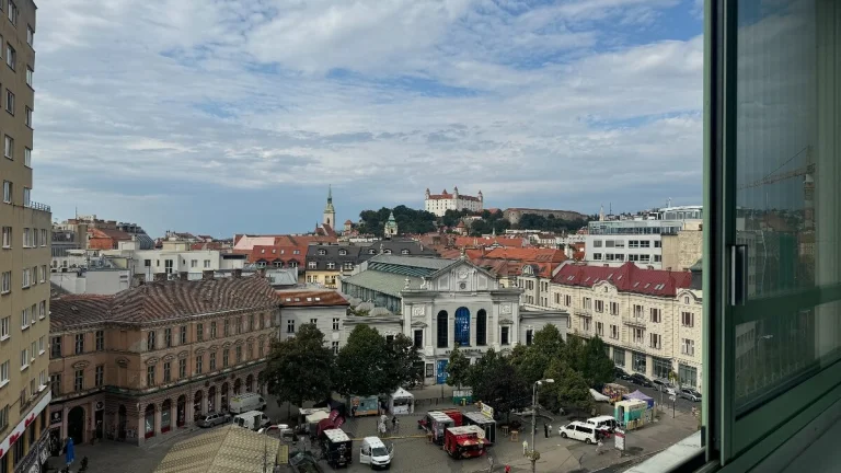 PRENÁJOM kancelárií Nám. SNP, od 19 m2 - 208m2
