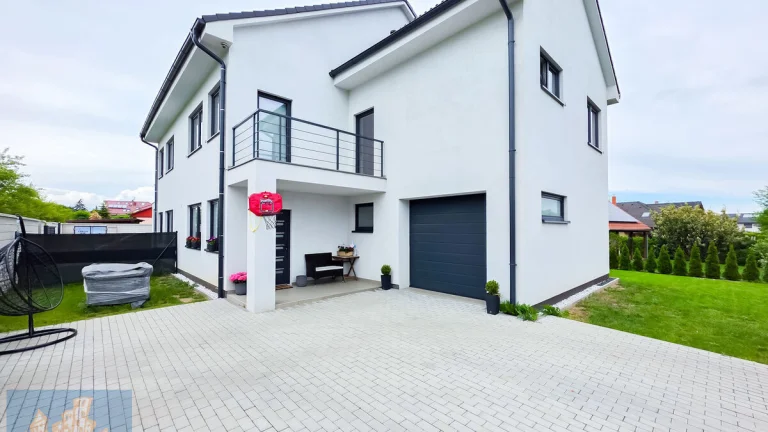 Pronájem novostavby RD 4+1 (177 m2) s garáží a pozemkem 370