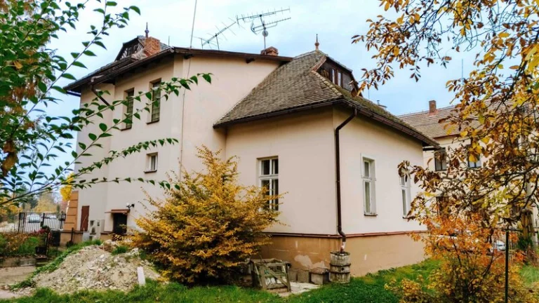 Secesní vila Opočno | Historické bydlení s velkou zahradou a