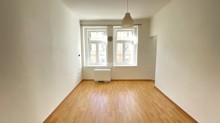 Pronájem bytu 1+kk 32 m2 P4 Nusle nezařízený po rekonstrukci