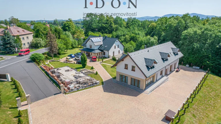 Komerční prostory v Neborech. Budovy + 24.000m2 pozemky,