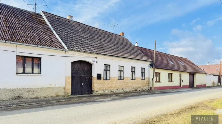 Rodinný dům k rekonstrukci v Kamberku 4+1, zast.plocha 118 m