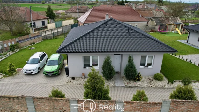 Na predaj krásny 3-izbový rodinný dom s terasou v súkromnej