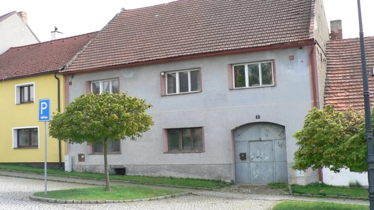 BĚLČICE, nám. J. Kučery - původní dům