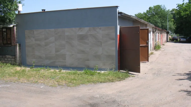 Reklamní plocha v Mladé Boleslavi u Akumy