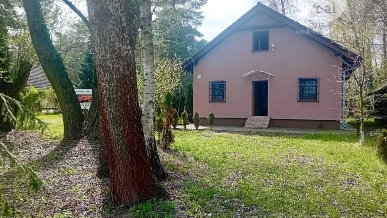 Na predaj chata na Záhorí na brehu jazera