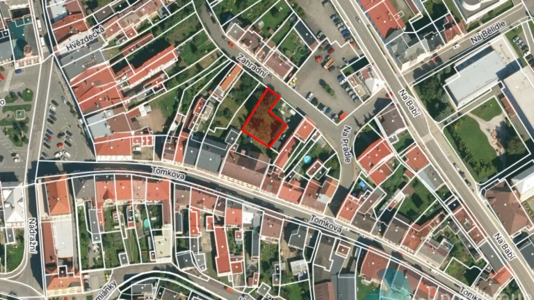 Prodej stavebního pozemku 478m2 v centru města Police nad Me