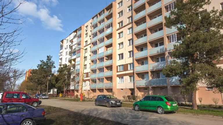 Na predaj 2 izbový byt v meste Čierna nad Tisou.