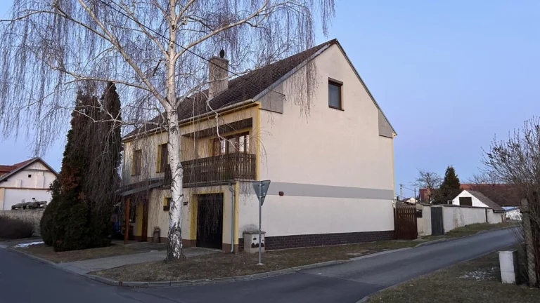 Prodej rodinného vícegeneračního domu v obci Jevišovka