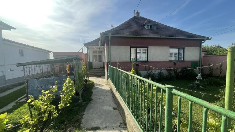 Predaj 3 izbového rodinného domu v obci Topoľnica