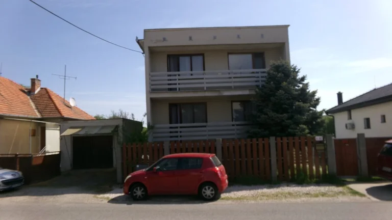 Na predaj 4iz.rodinný dom Veľké Vozokany