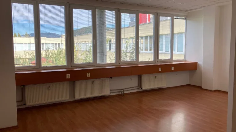 na prenájom 37 m2 kancelária Banská Bystrica