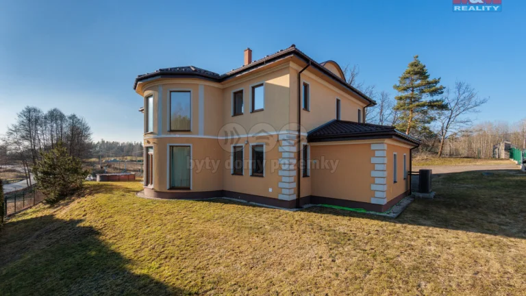 Prodej rodinného domu, 376 m², Mezirolí, Nová Role
