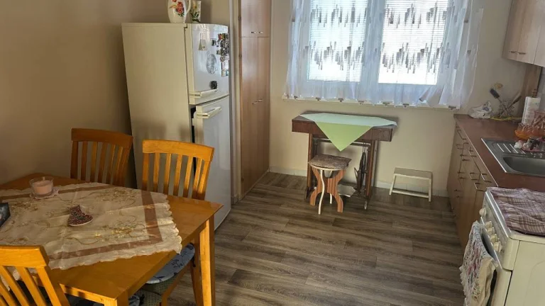 PREDAJ : 2 izbový tehlový byt s balkónom, E.B.Lukáča, Komárn