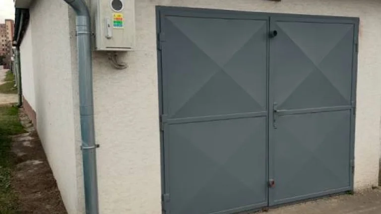 PREDAJ : DVE MUROVANÉ GARÁŽE, KOMÁRNO