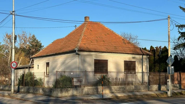 RODINNÝ DOM S VEĽKÝM POTENCIÁLIM V PRIAMOM CENTRE MESTA, HUR