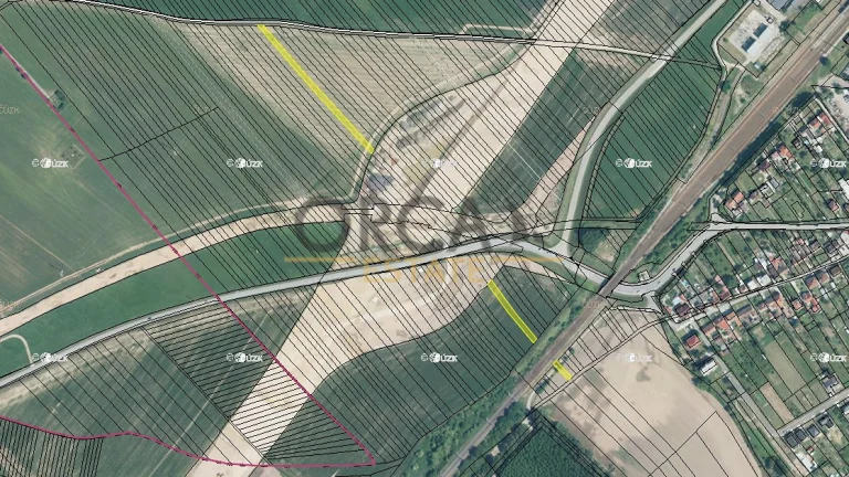 Prodej podílů 1 197 m2 na pozemcích v k.ú. Nedakonice
