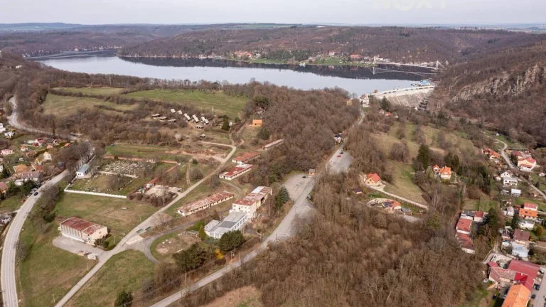Prodej pozemek Komerční