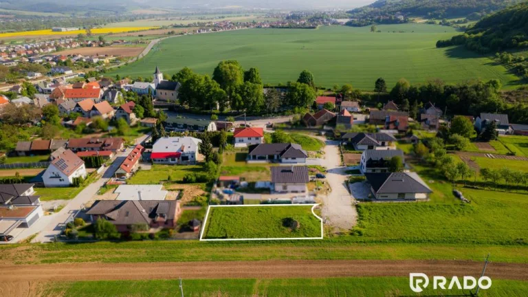 RADO | Na predaj atraktívny, stavebný pozemok 633 m2 TN, Opa